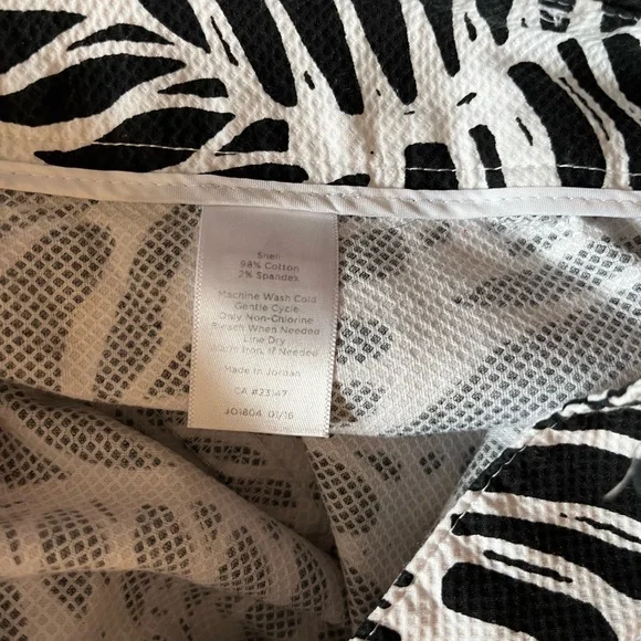 Talbots black and white capris size 8 - Picture 3 of 6